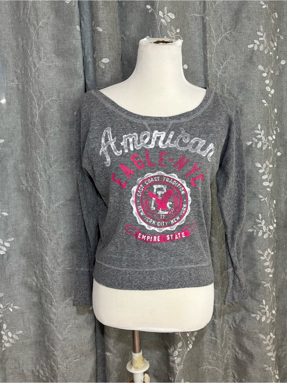 Y2K American Eagle Outfitters Gray Graphic long sleeve size small